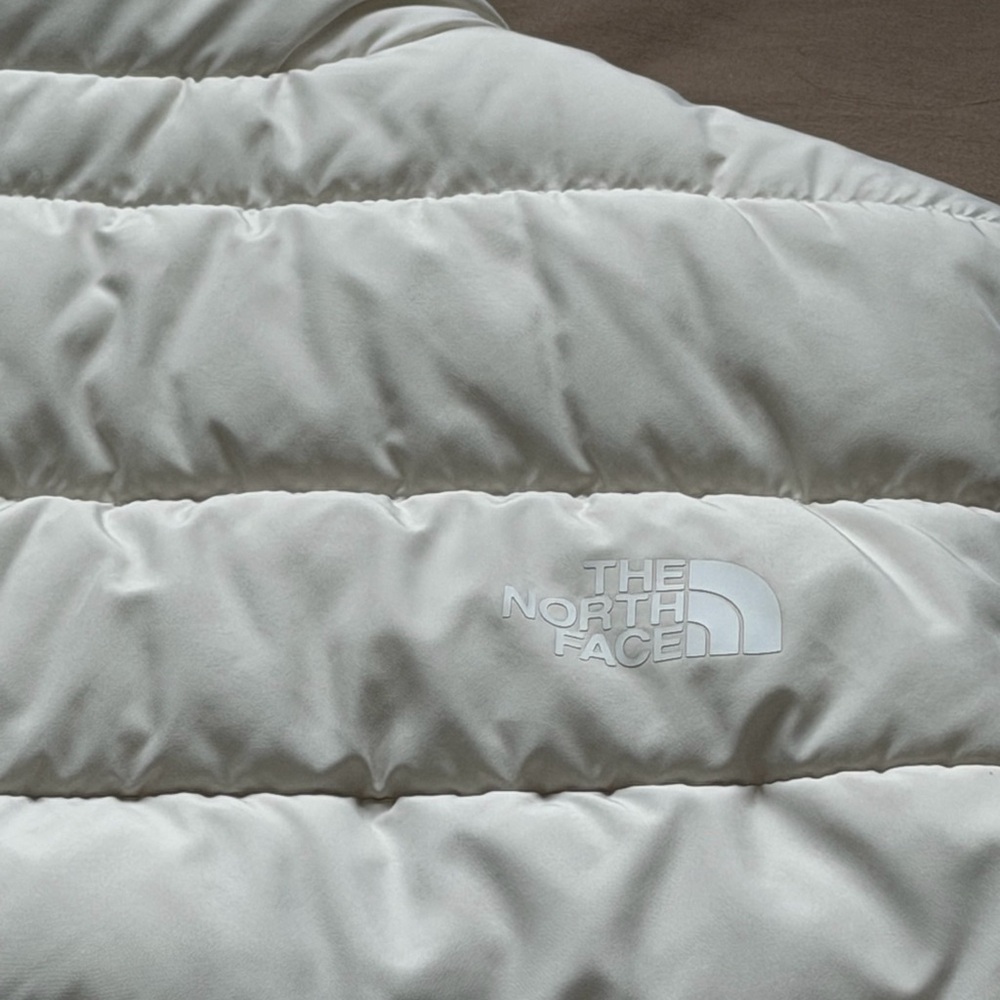 The North Face White Quilted Puffer Vest - Picture 4 of 4